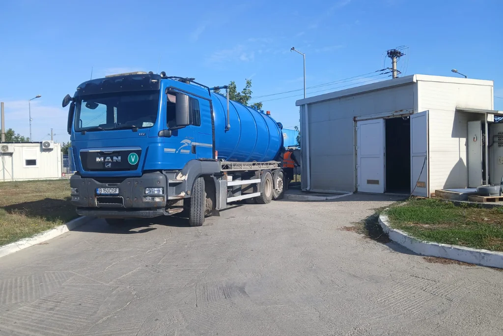 Camion de vidanjare de la DINSTEF Bucuresti